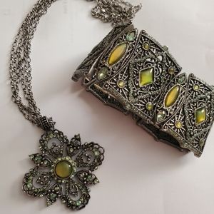 Necklace and Bracelet set by Premiere Design